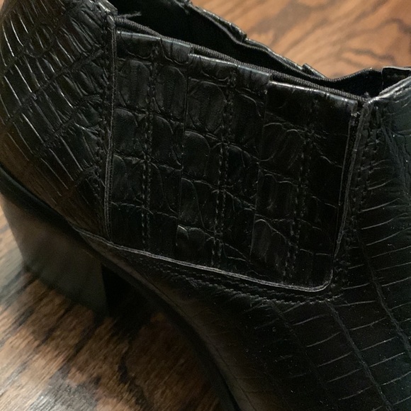 NWT Seven7 Black Faux Snakeskin Ankle Booties - Picture 4 of 8